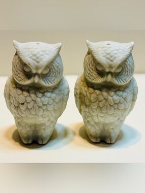 Vintage Owl Salt & Pepper Shakers Ceramic White Pair Cork Bottom Farmhouse Decor